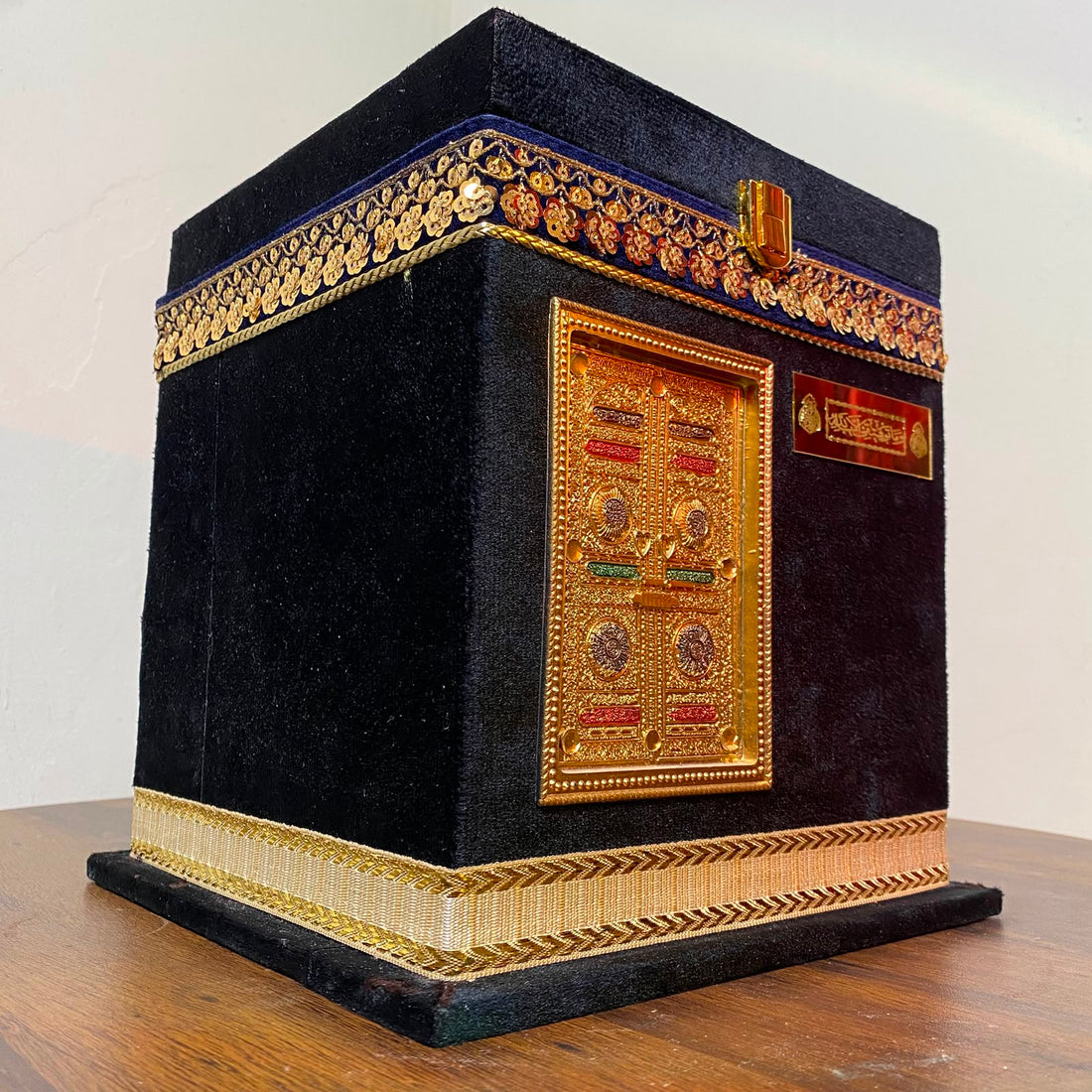Luxury Kaaba Model – Premium Islamic Decorative Showpiece for Home & Office